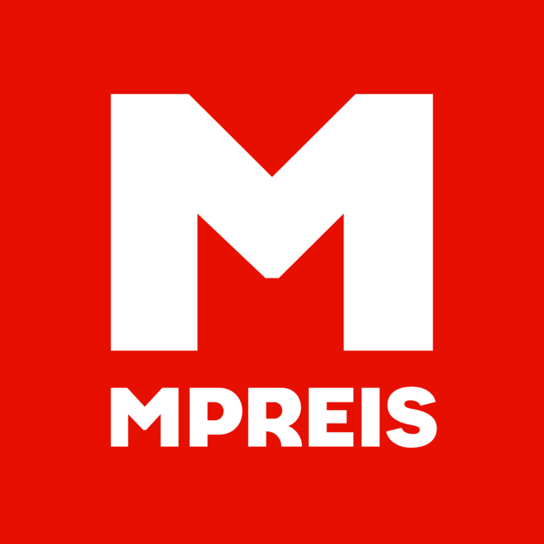 Offizielles MPREIS Logo: Ein großes, weißes „M“ über dem weißen Schriftzug „MPREIS“ auf quadratischem, rotem Hintergrund.