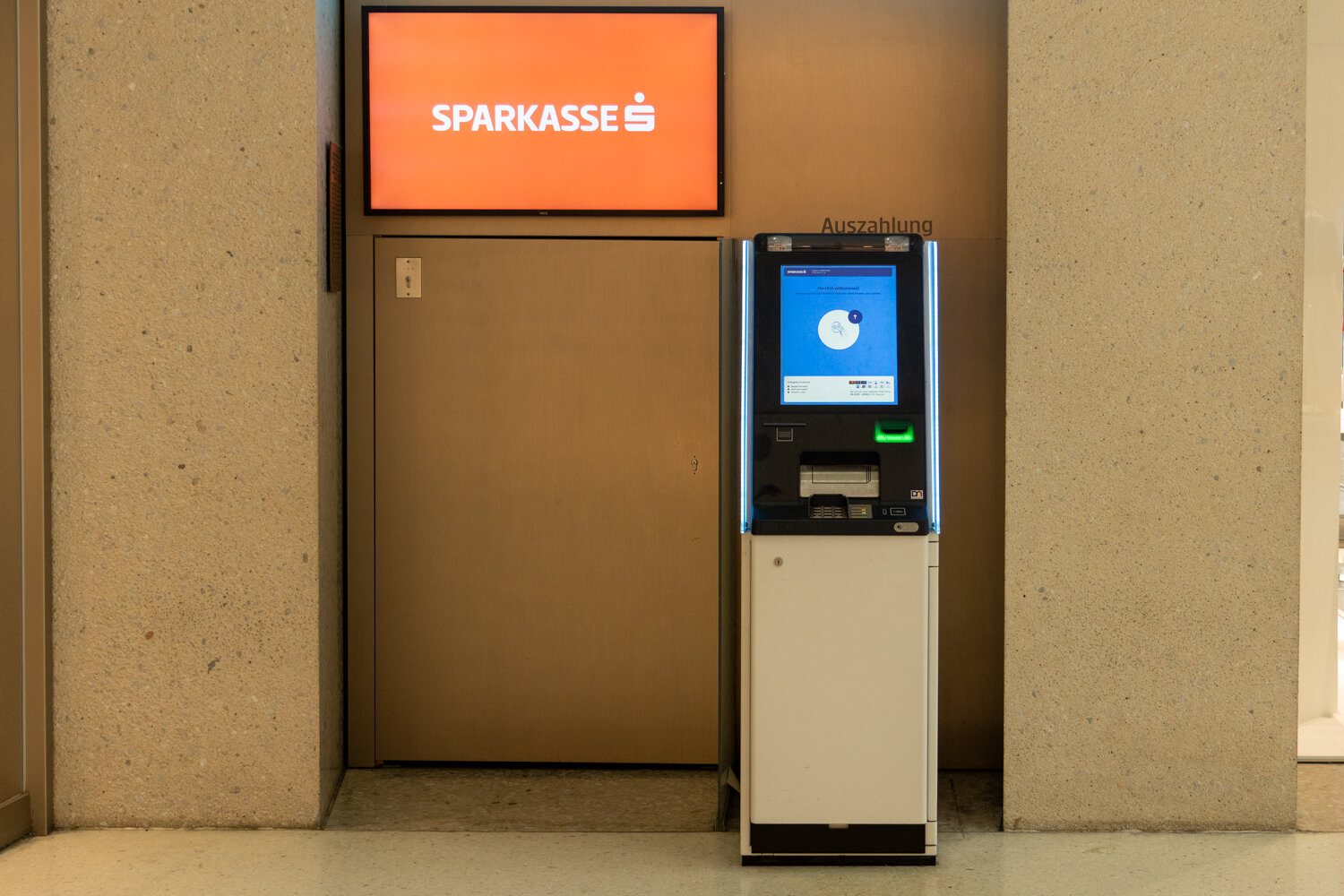 Sparkasse Bankomat im Kaufhaus Tyrol